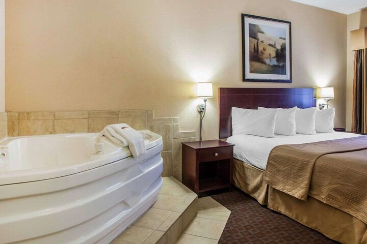 Quality Inn & Suites Peoria North
