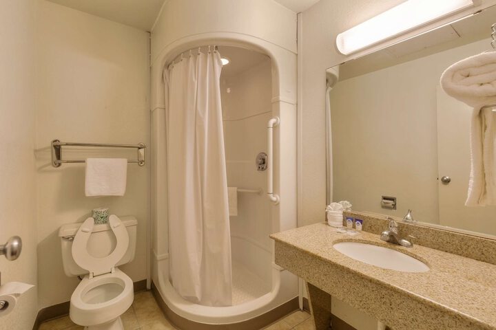 Room 12 of 33