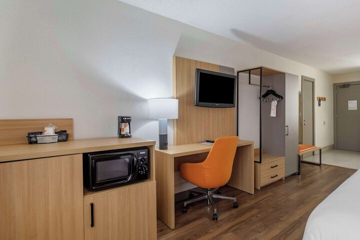 Room 17 of 46