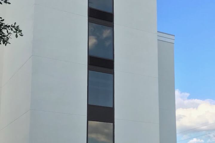 Hotel 5 of 70