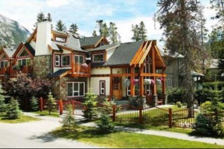 Beaujolais Boutique B & B at Theas House- Adults Only