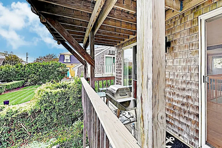New Listing! Serene East End : Steps To Sand 3 Bedroom Condo
