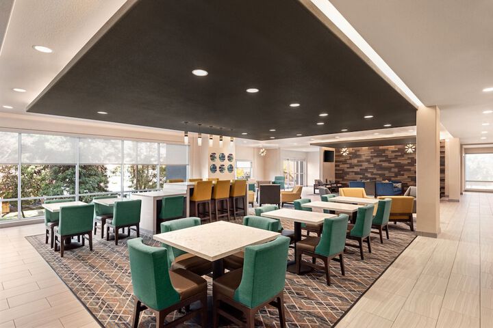La Quinta Inn & Suites by Wyndham Clovis CA