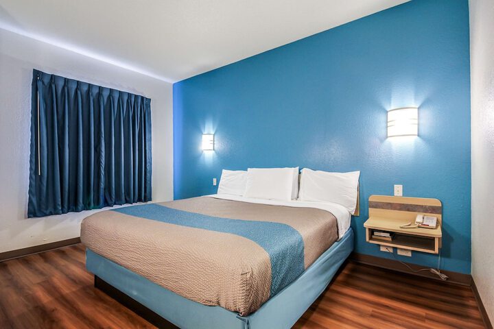Room 30 of 37