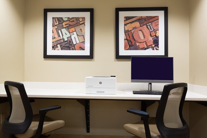 Business Center 32 of 33