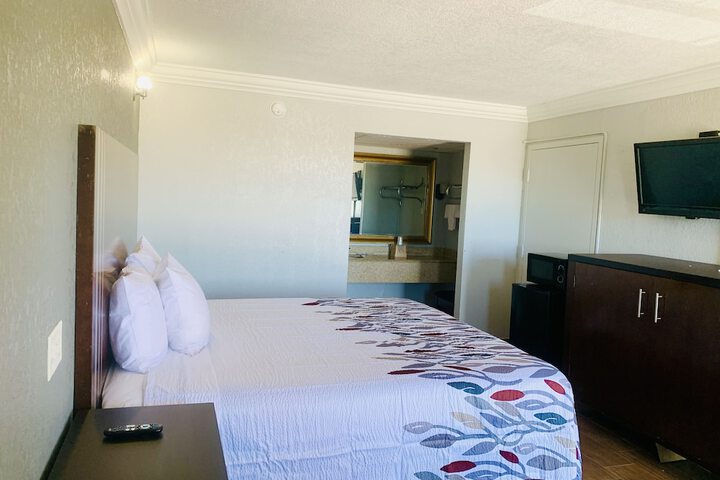 Room 11 of 19