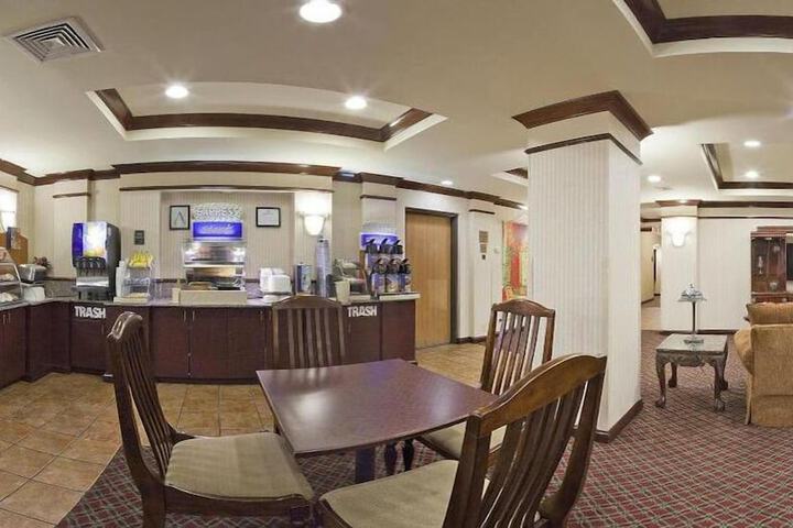 Holiday Inn Express Hotel & Suites Cleveland by IHG