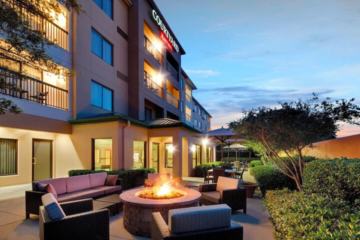 Courtyard by Marriott Dallas Mesquite