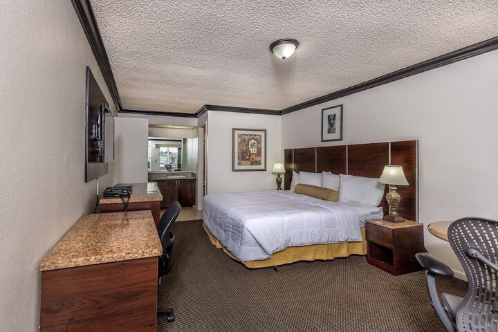 Room 14 of 26