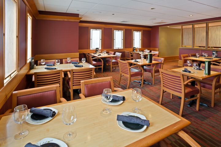 Dining 20 of 26