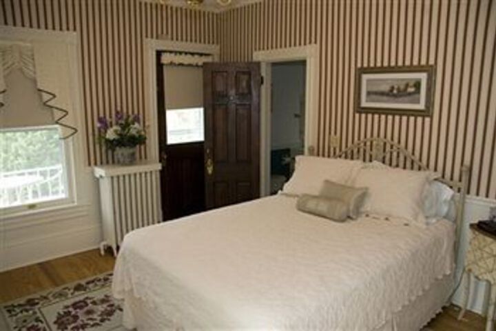 White Hall Manor Bed & Breakfast