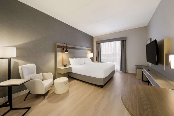 Room 33 of 50
