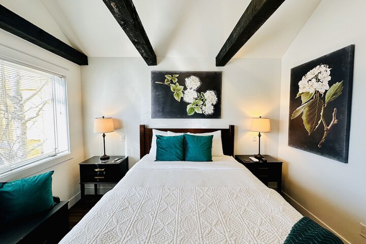 Bespoke Inn Flagstaff