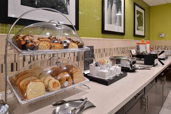 Hampton Inn & Suites Dallas Market Center