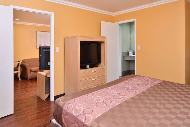 Room 16 of 31