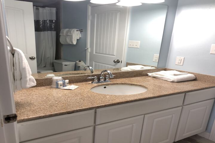 Beachgate CondoSuites and Oceanfront Resort