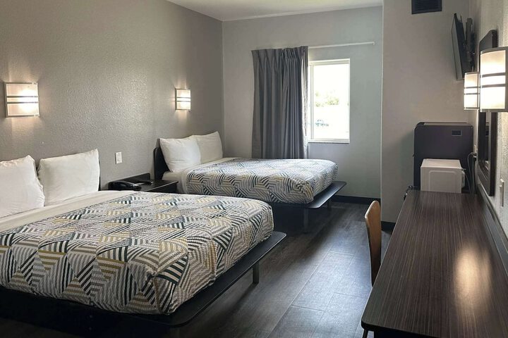 Room 9 of 15