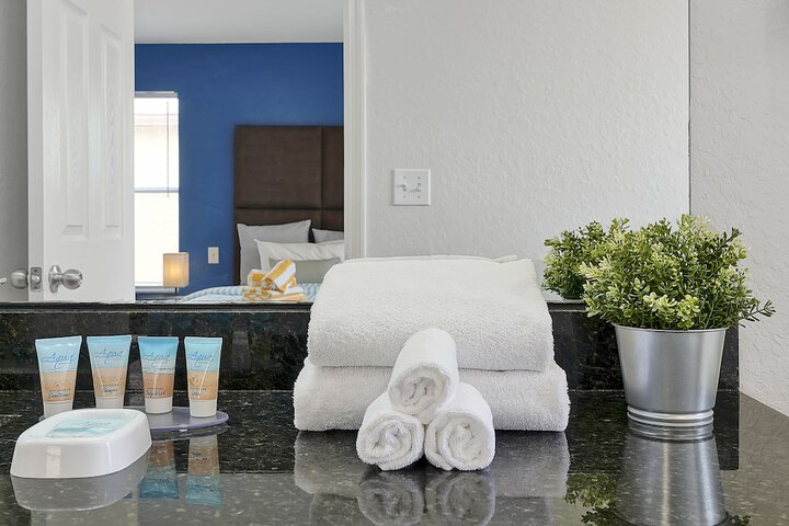 Regal Oaks Resort Vacation Townhomes by IDILIQ