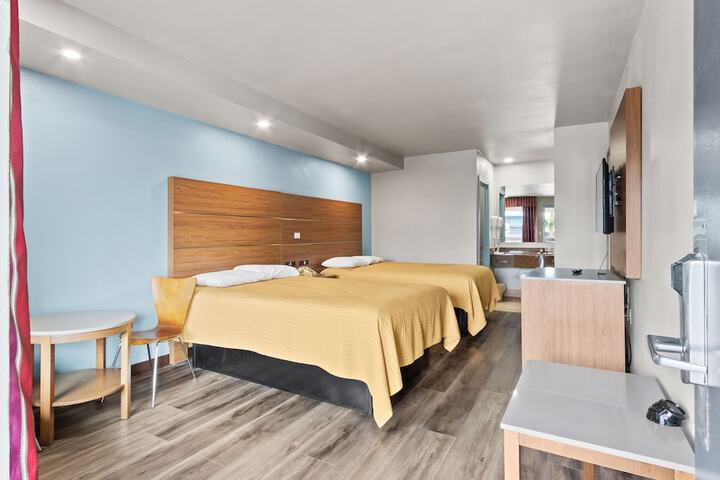 Room 9 of 25