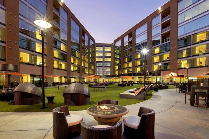 University Plaza Waterfront Hotel