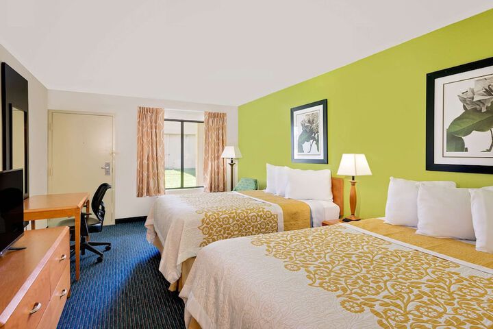Room 12 of 16