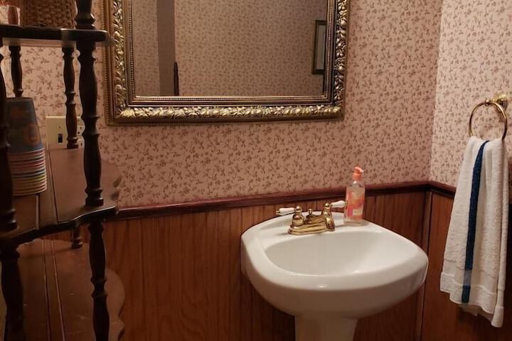 Room 21 of 27
