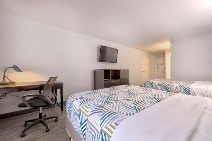 Room 8 of 18