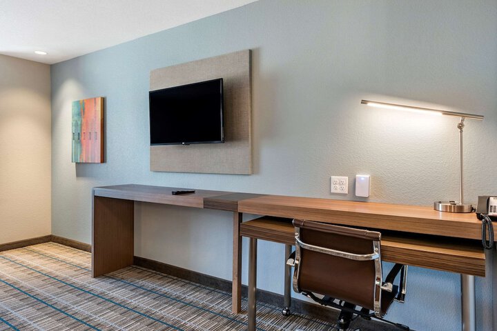 Room 32 of 41