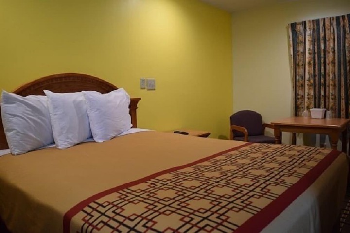 Room 20 of 33
