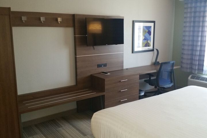Holiday Inn Express & Suites Fort Mill by IHG