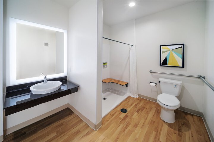 Room 17 of 34