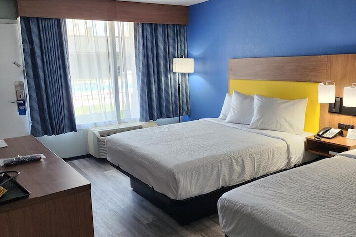Days Inn & Suites by Wyndham Jennings
