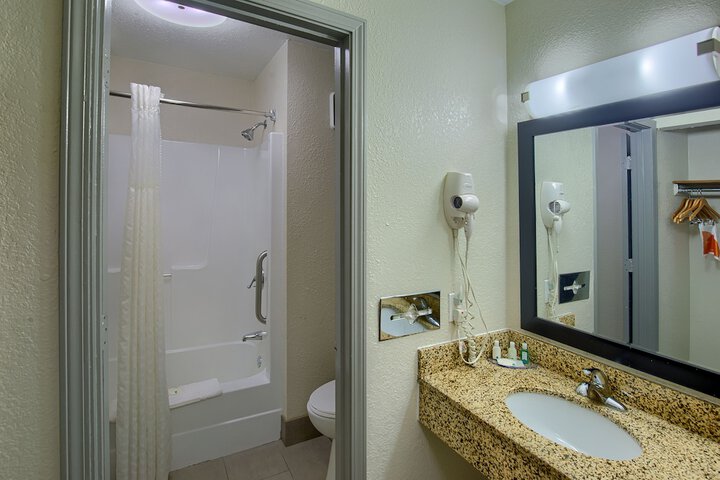 Quality Inn & Suites Portage Central