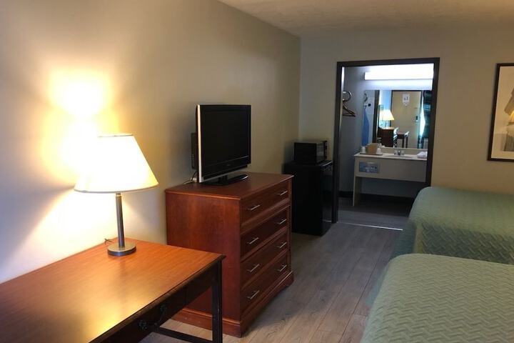 Room 13 of 33
