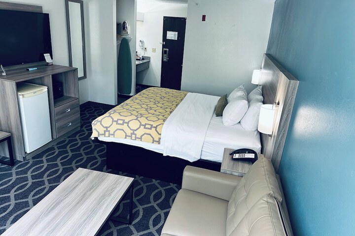 Room 10 of 38