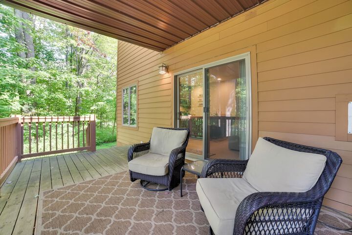Modern Bellaire Condo: Pool Access Near Skiing!