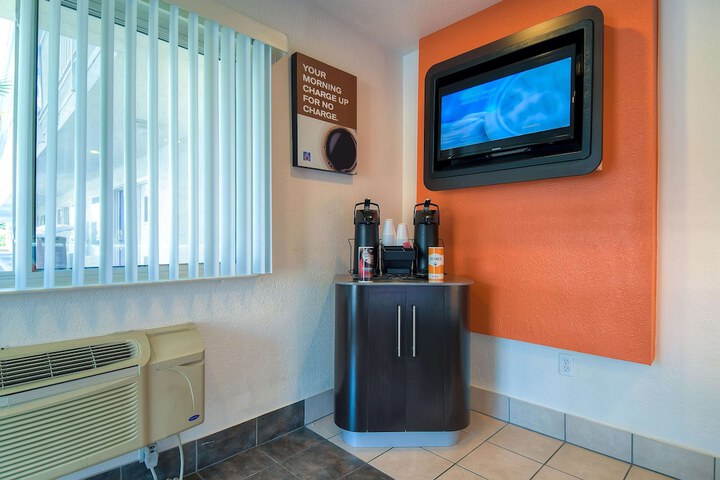 Motel 6 Westminster South - Long Beach