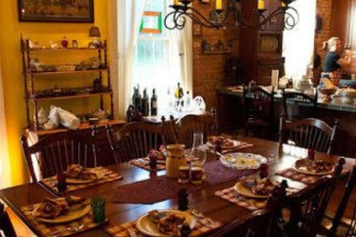Dining 32 of 56