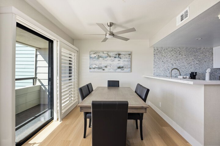 456 Embarcadero Inn & Suites