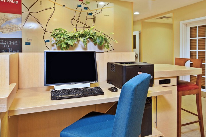 TownePlace Suites by Marriott Republic Airport Long Island