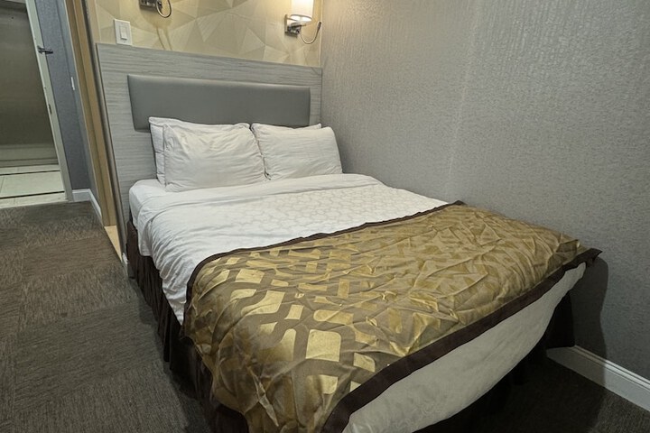 Room 26 of 45