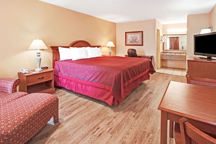 Room 6 of 15