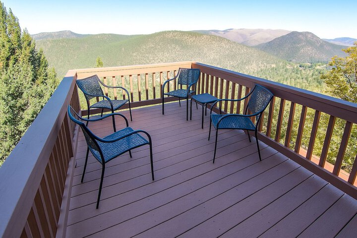 Crown Point Resort