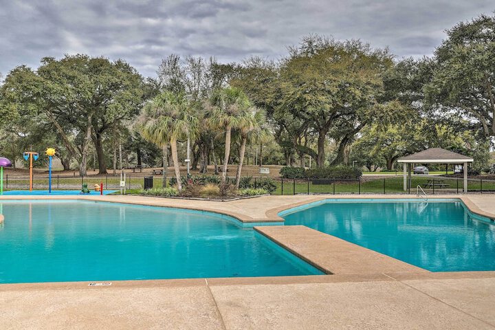 Diamondhead Condo - Marina Pool Access & Golfing!