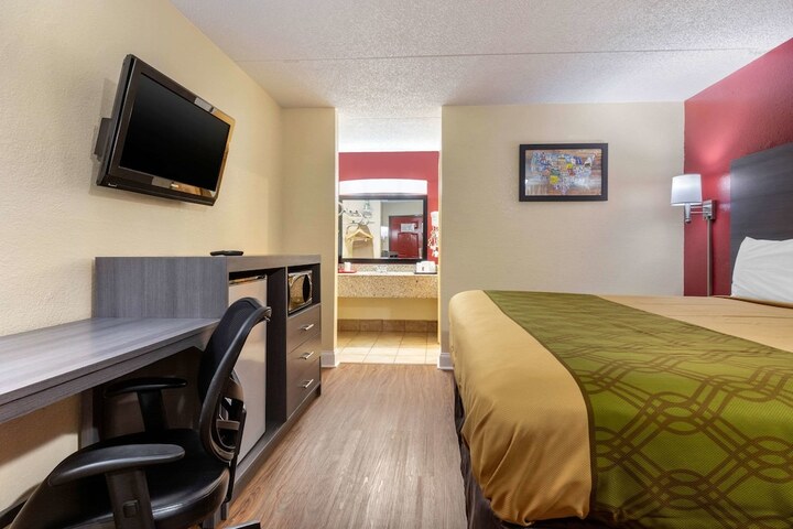 Room 16 of 30