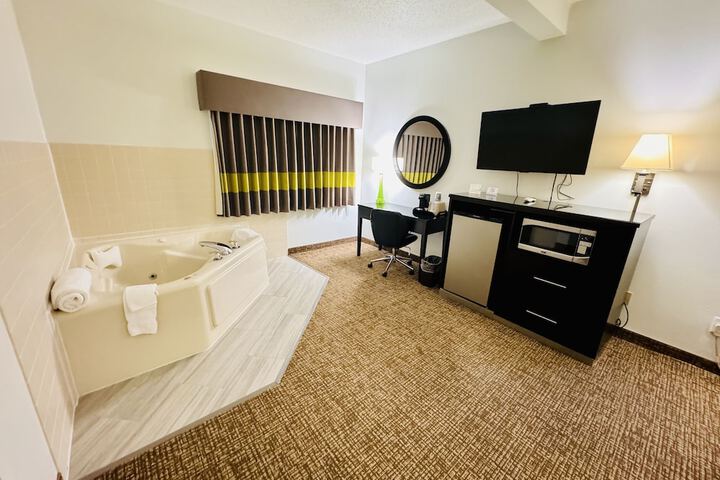 Room 32 of 38