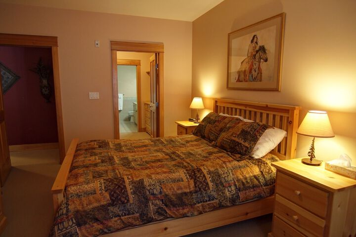 Room 5 of 12