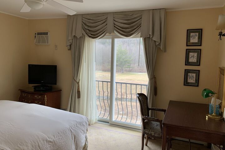 COPPERHOOD RETREAT & SPA