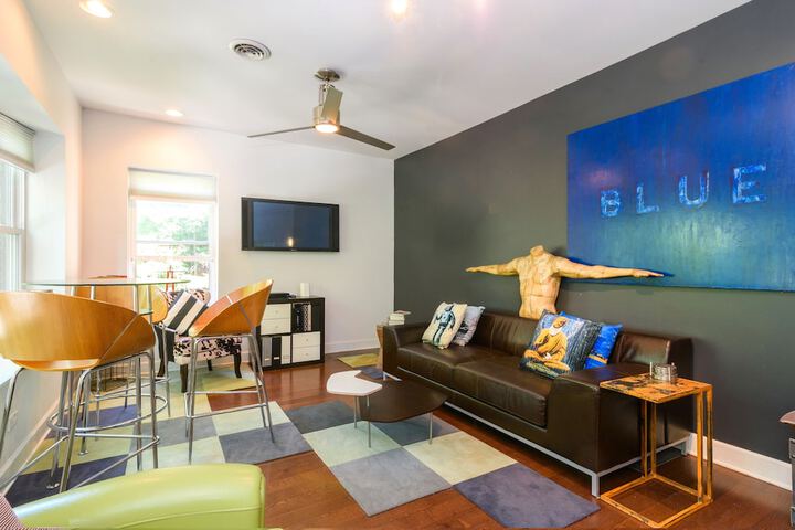 Lounge 102 of 114