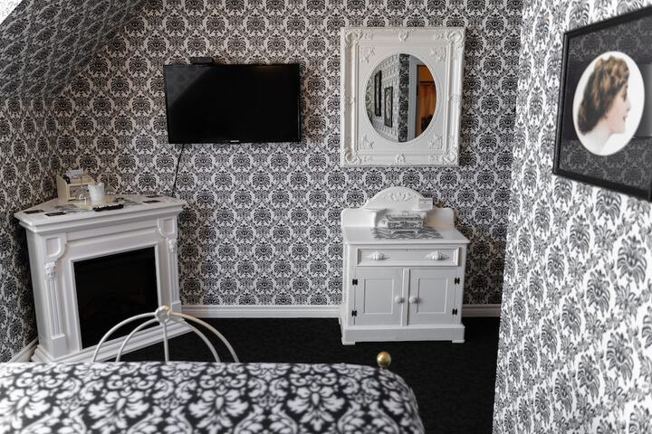 Room 61 of 103